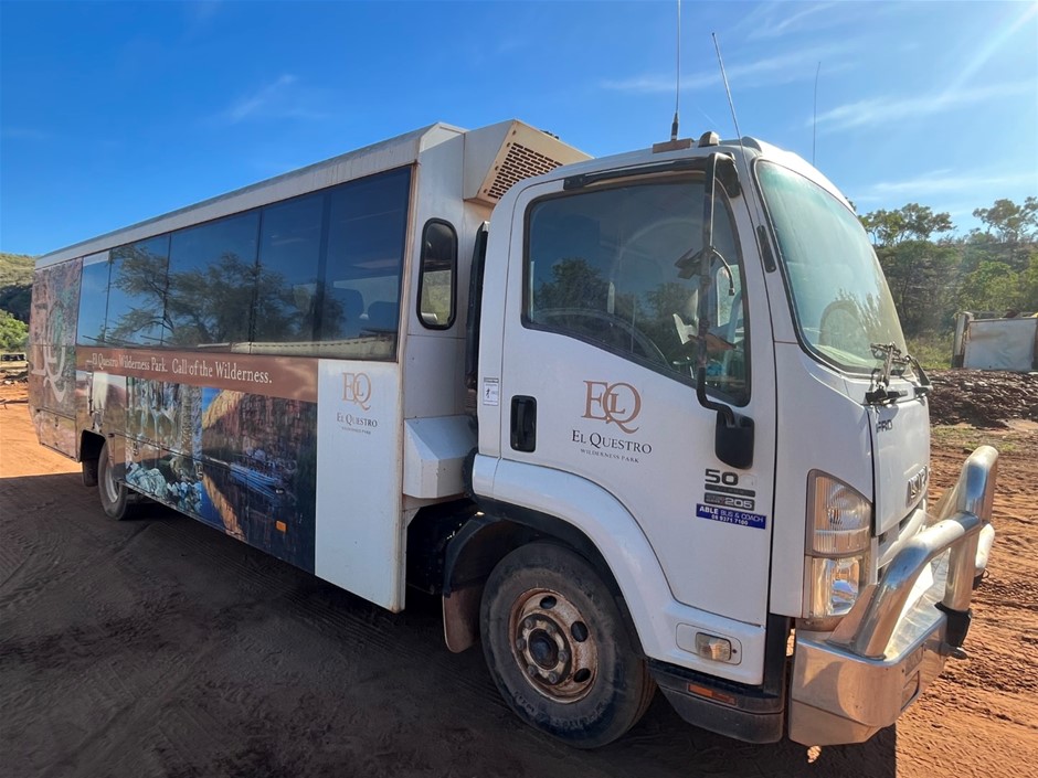 Isuzu 500 Tourist Bus