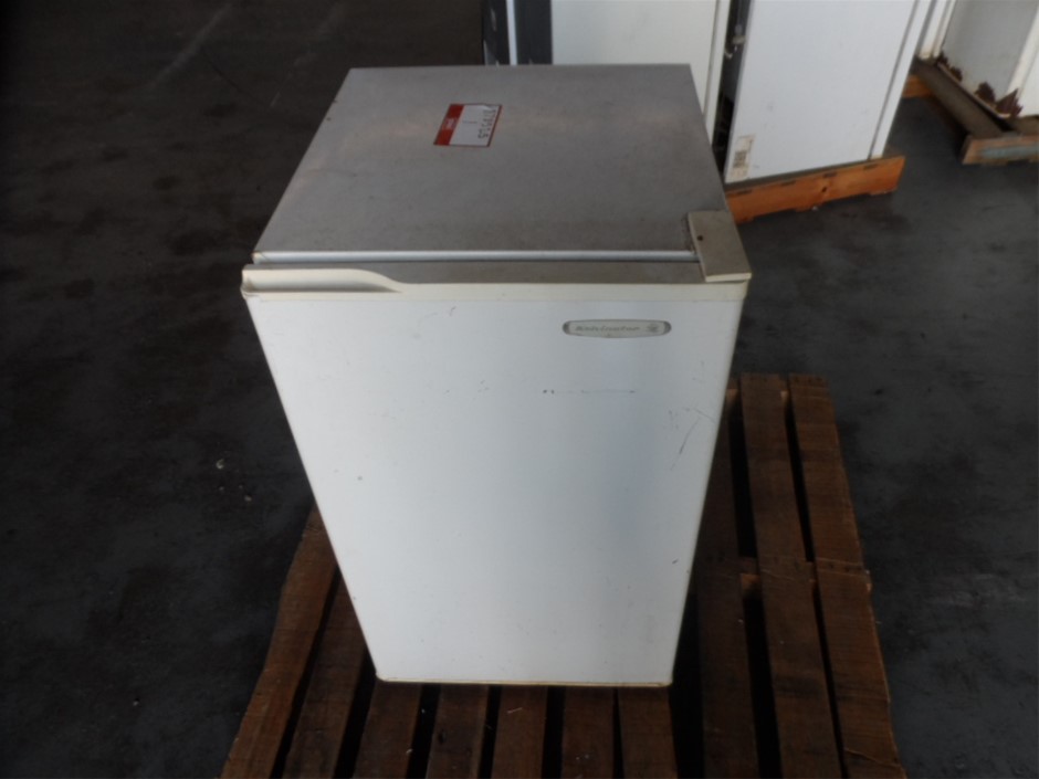 Kelvinator Mini Bar Fridge Auction (00178017373) Grays Australia