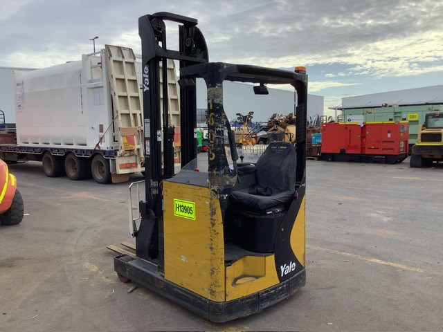 Unreserved Forklifts, Pallet Trucks & Floor Scrubber