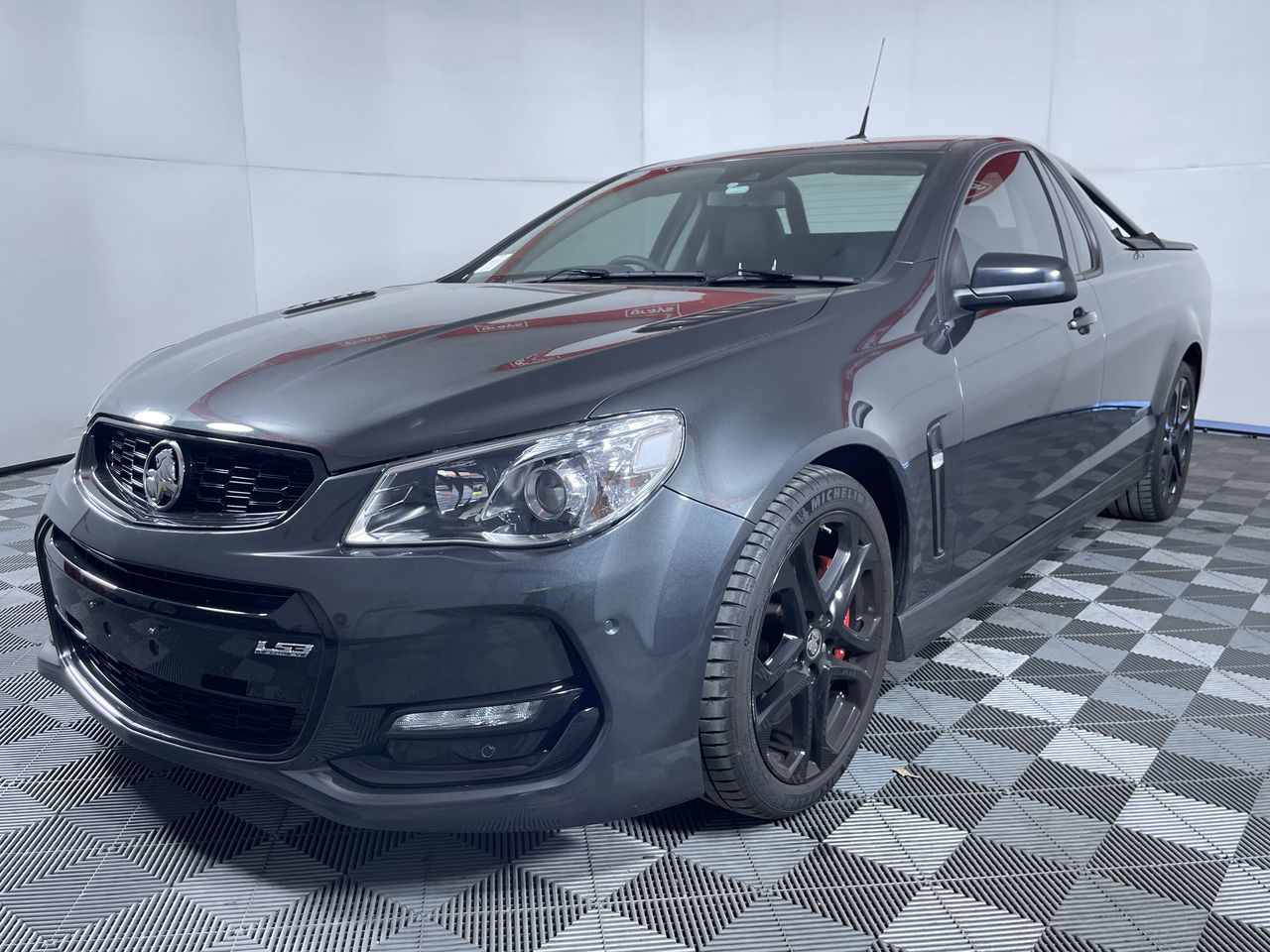 2017 Holden Ute SSV Redline VF Series 2 (LOW KMS)