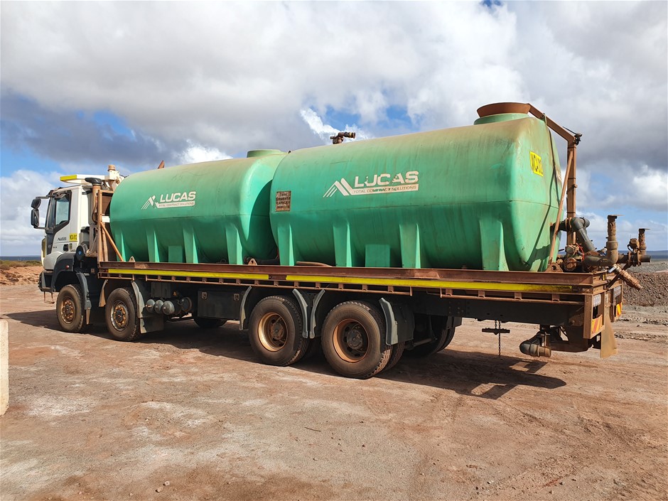 <p>2013 Iveco  ASTRA 8848 8 x 8 Water Truck</p>