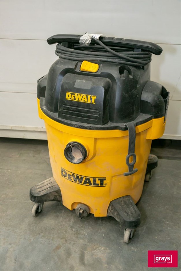 DeWalt DXV45P Industrial Vacuum Cleaner Auction (00625052740) Grays