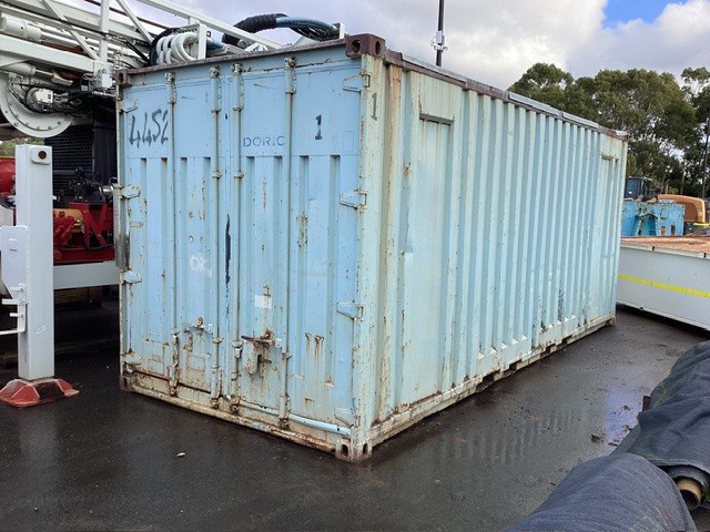 6x 20ft Sea Containers & 3x Earthmoving Buckets