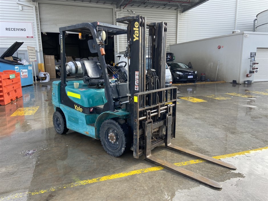 Yale GLP25RK Counterbalance LPG 2.5T Container Mast Forklift Auction ...
