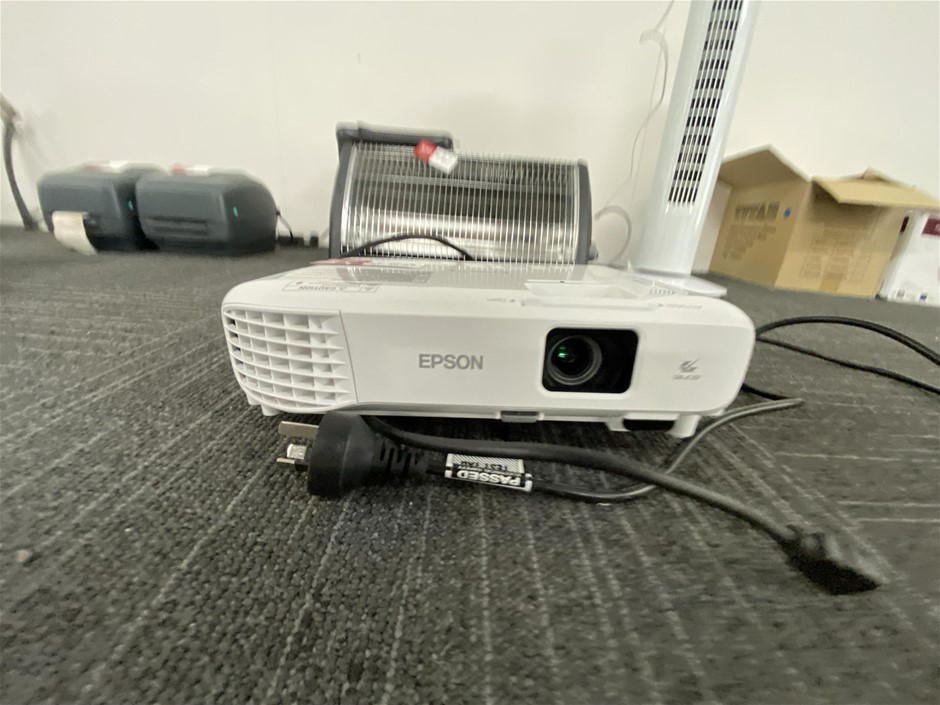 EPSON projector, Model: H838B, with lead Auction (0440-3025863) | Grays ...