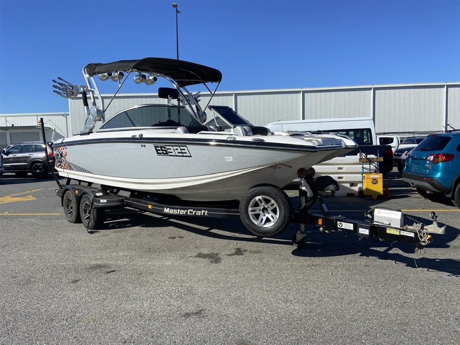 2013 MASTERCRAFT X25 WAKE BOAT