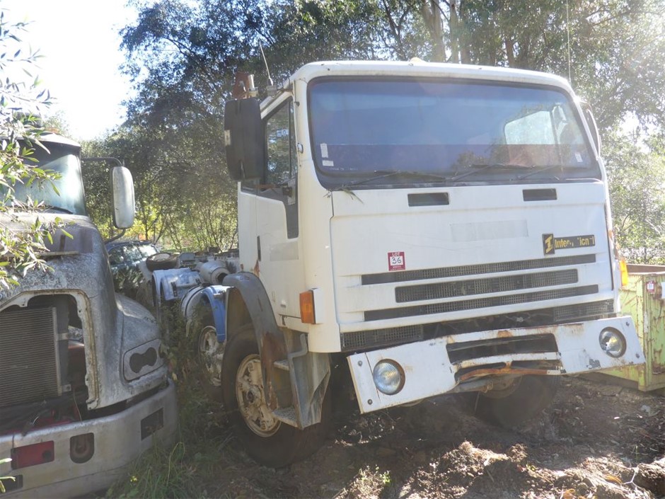 2000 International Acco 8x4 Hooklift Truck ( No Engine ) Auction (0036 ...