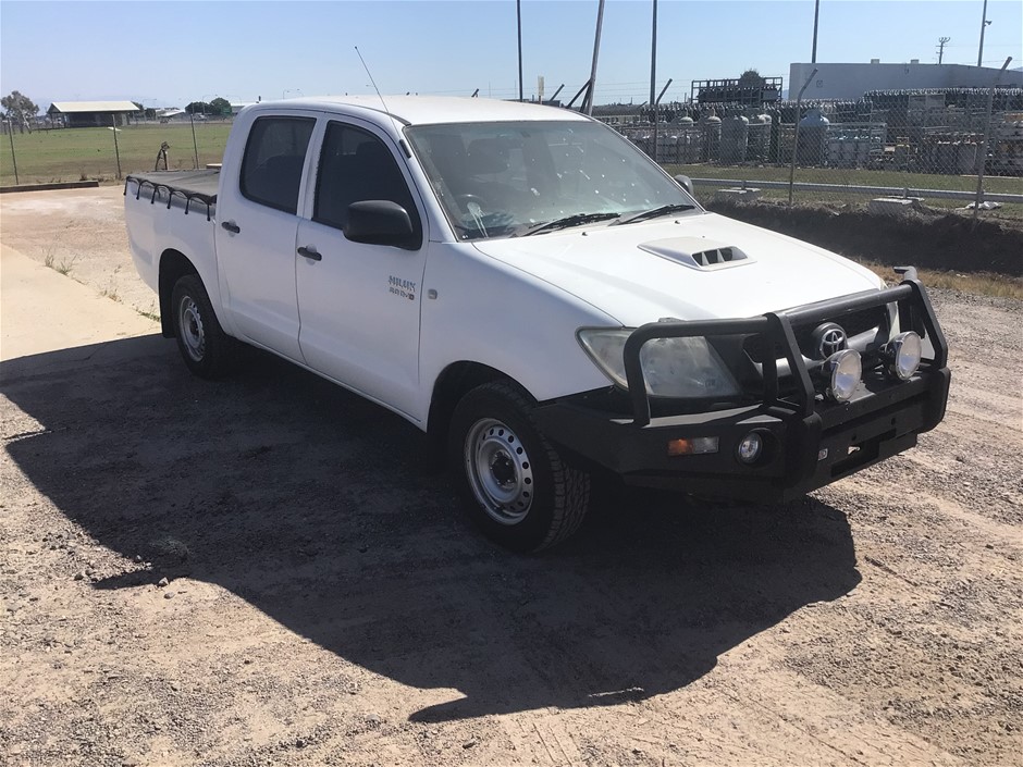 Unreserved 2010 - 2011 Toyota Hilux Utes