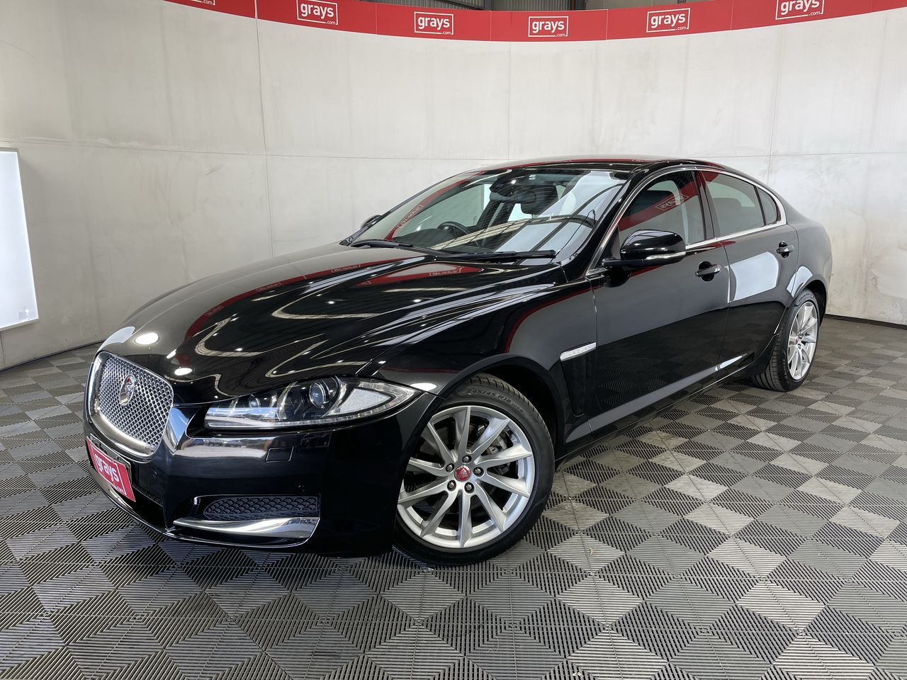 2014 Jaguar XF 2.0P LUXURY Automatic - 8 Speed Sedan