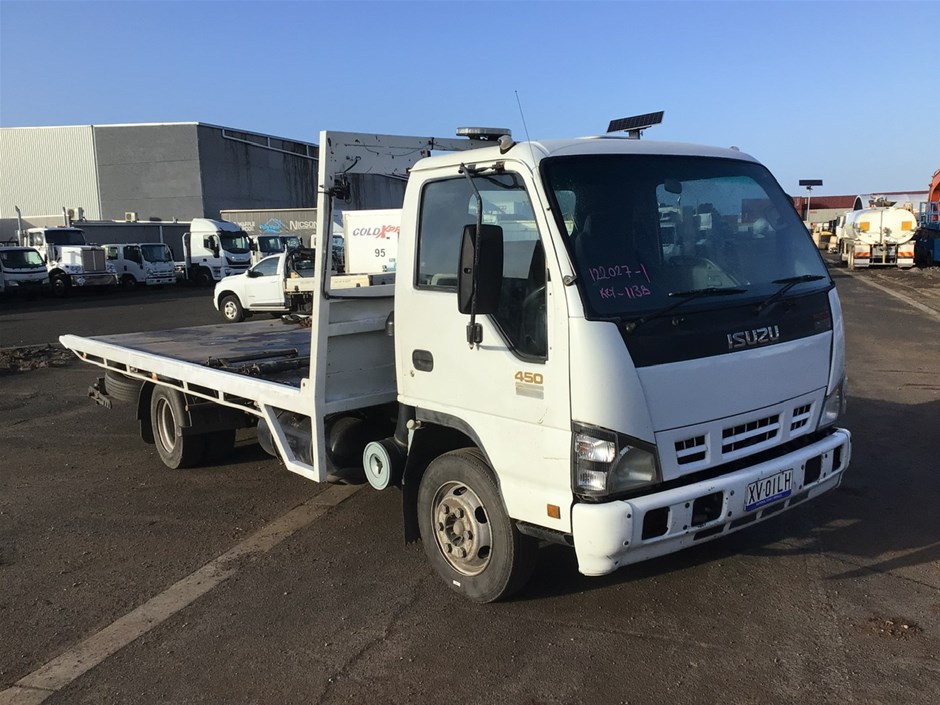 Unreserved 2006 Isuzu NPR 450 (4 x 2) Tilt Tray Truck