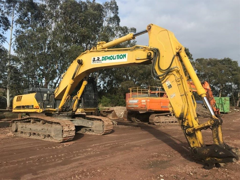 Excavators, Buckets & Attachments 