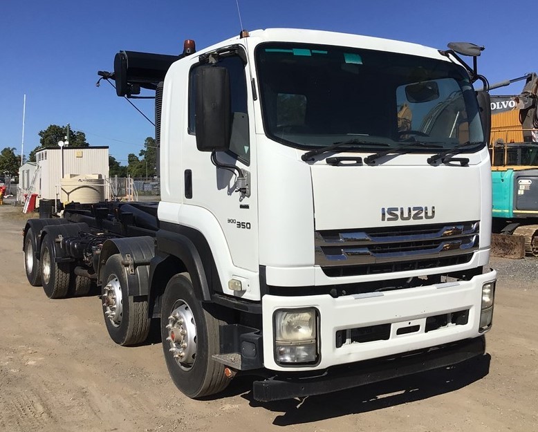 2013 Isuzu FYH 8 x 4 Hooklift Truck
