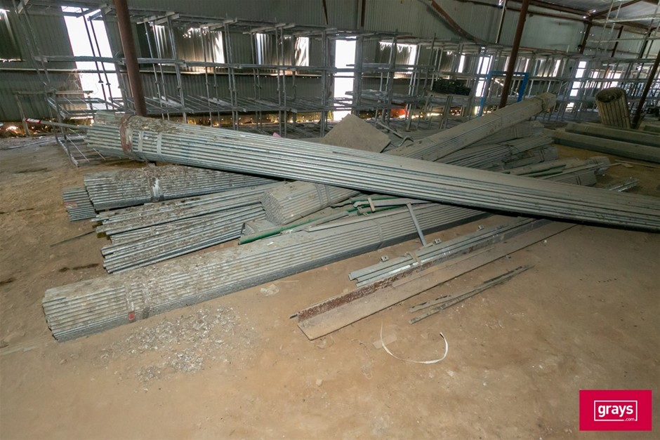 Large Quantity of Green House Building Material Auction (00175053322