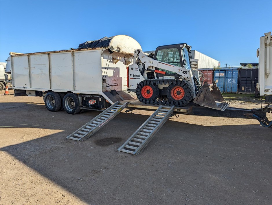 Agrison Wheeled Loader & 2013 Walking Floor Pig Trailer