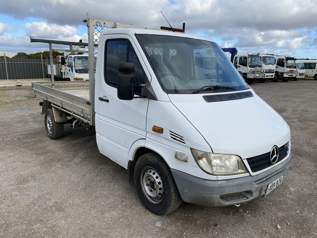No Reserve: 2003 Mercedes Benz Sprinter 4 x 2 Tray Truck