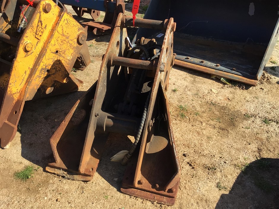 Hydraulic Grab Attachment - (Platypus Concrete) Auction (0036-3026522 ...