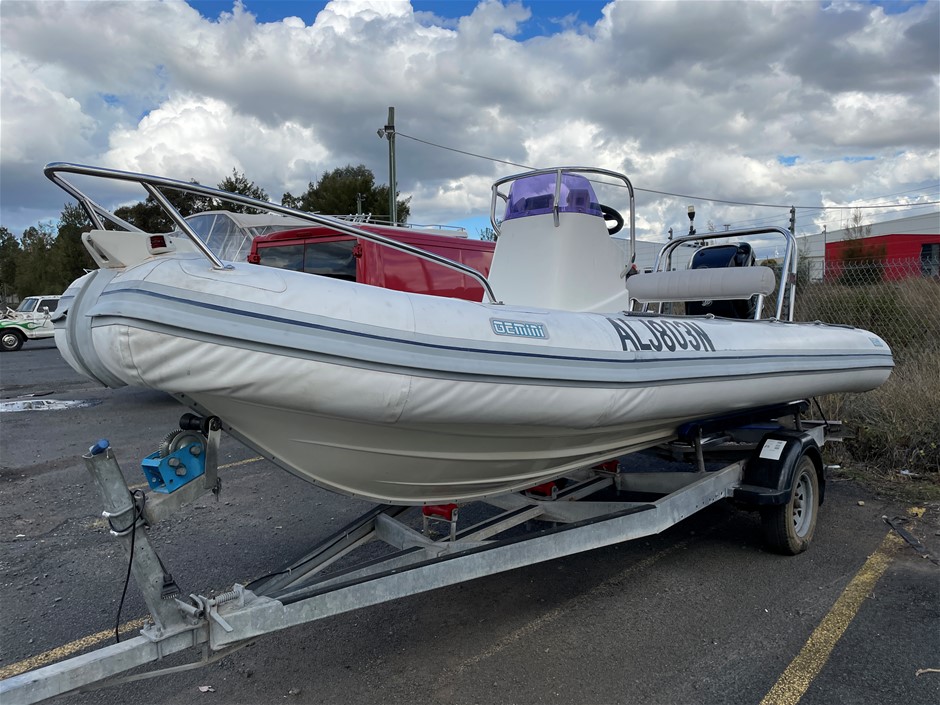 2005 GEMINI INFLATABLE VINILIA BOAT