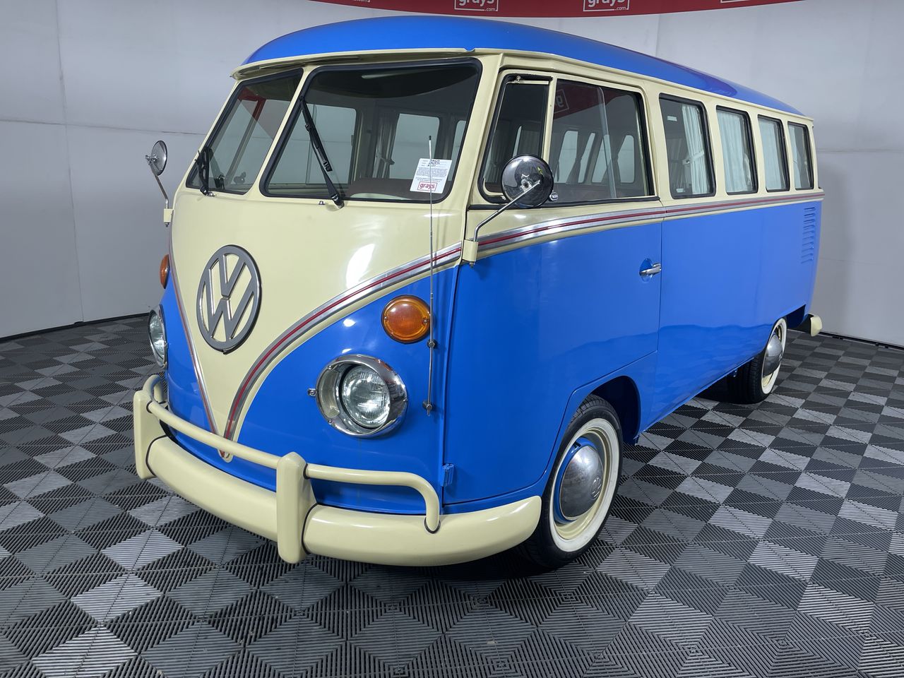 1974 VOLKSWAGEN KOMBI Manual 9 Seats Van - IMPORT Auction (0001