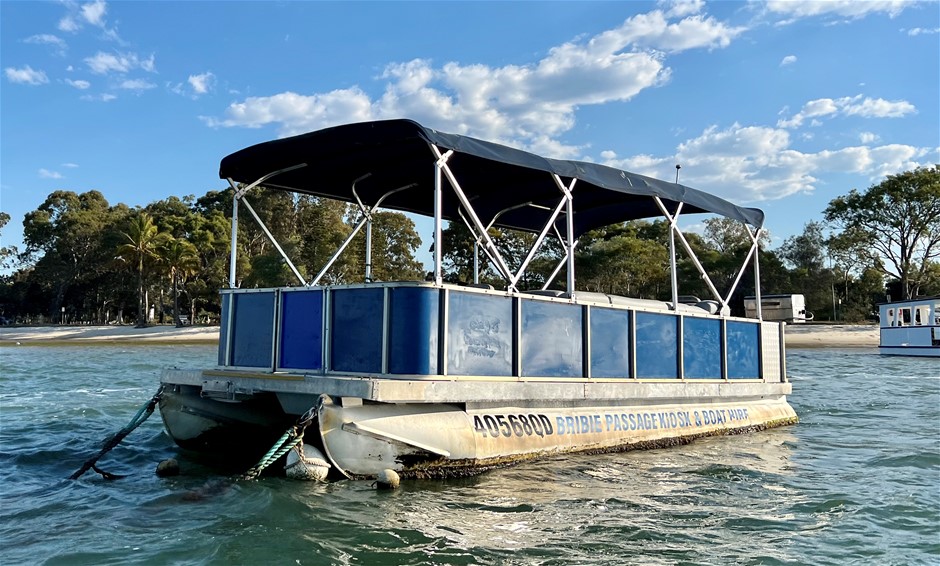 RUNAWAY BAY 650 ALUMINIUM PONTOON BBQ BOAT