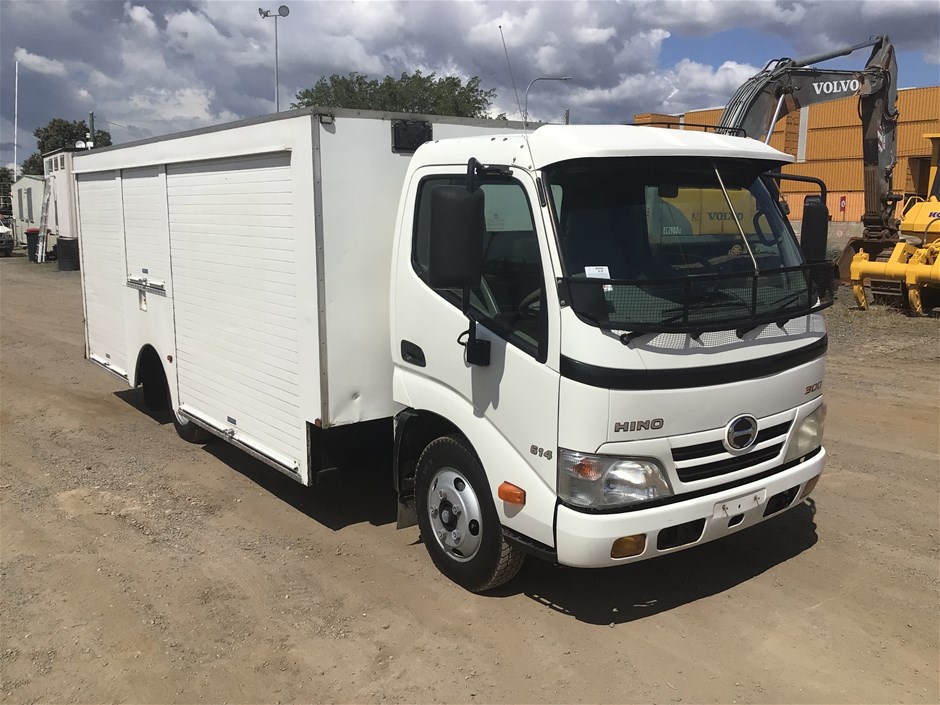 2011 HINO 300 4 x 2 Service Truck