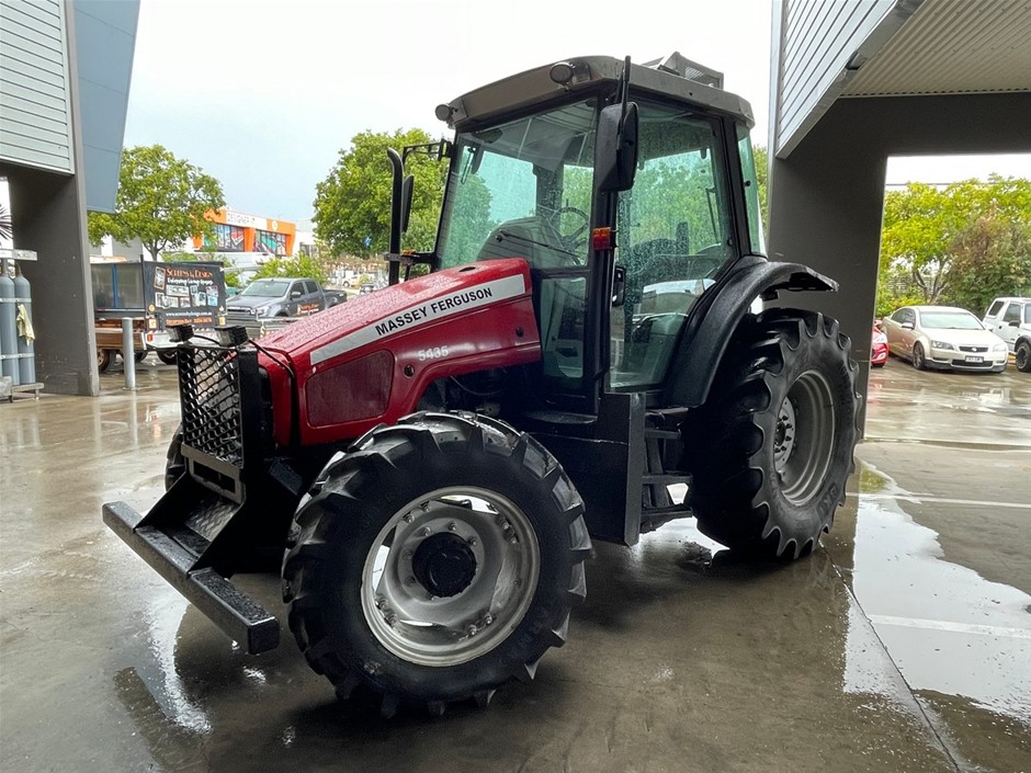 Massey Ferguson 5435 Tractor