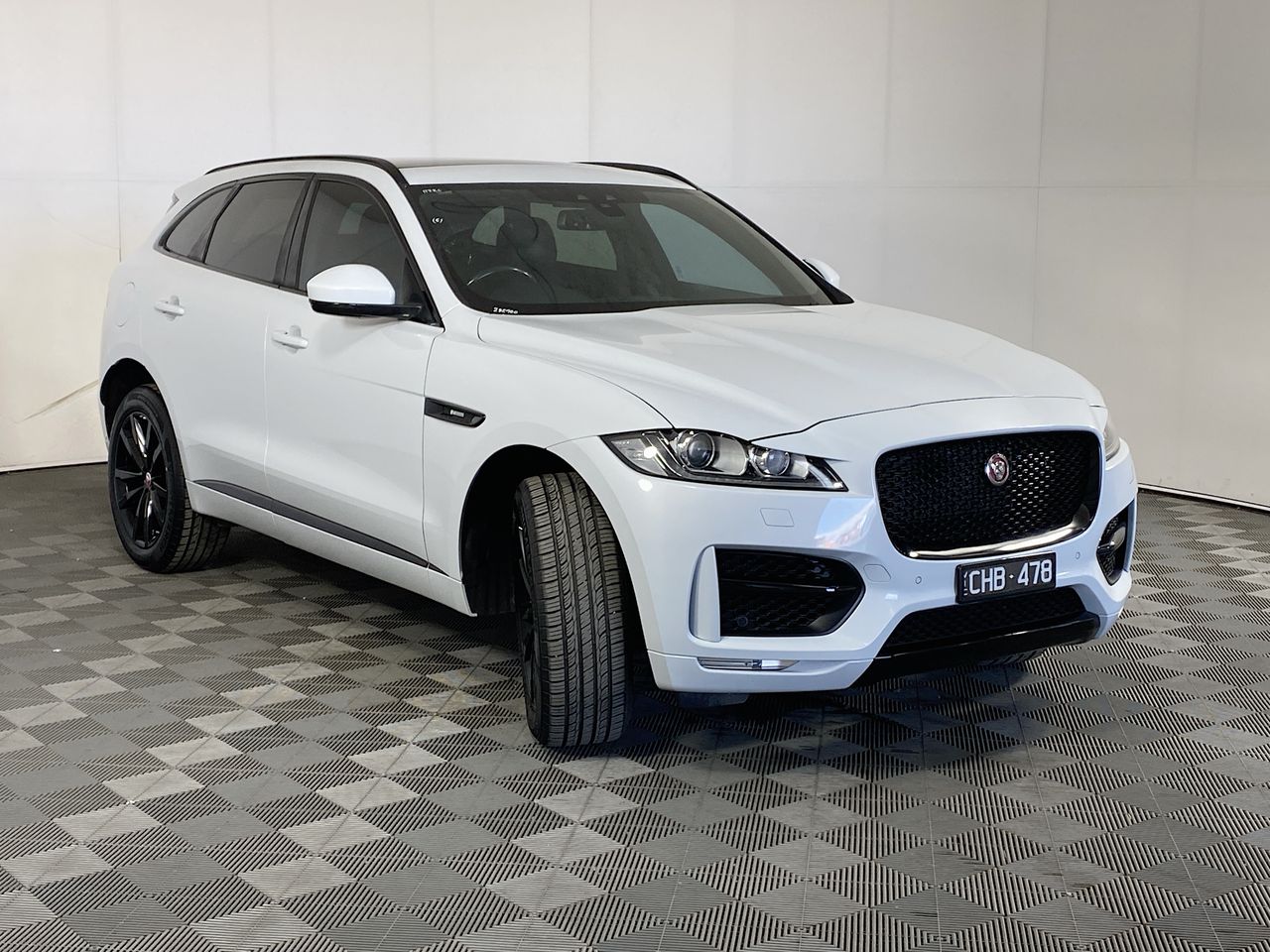 JAGUAR - F-PACE - 2016/2017 - Branca - R$ 240.900,00 - Auto Place Veículos