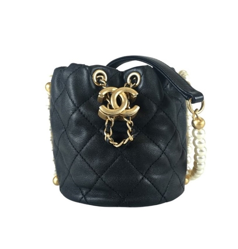 Chanel Quilted Pearl Mini About Pearls Drawstring Bucket Bag Auction  (0007-2555320)