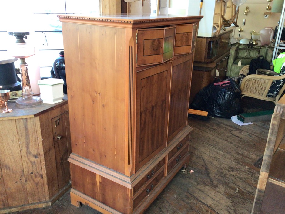 Christopher and Alexanders Lighting Liquidation Sale