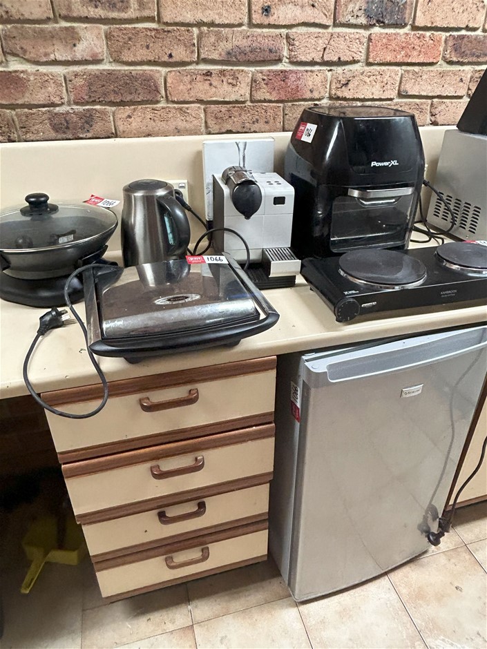 Assorted Kitchen Appliances Auction (10665054203) Grays Australia