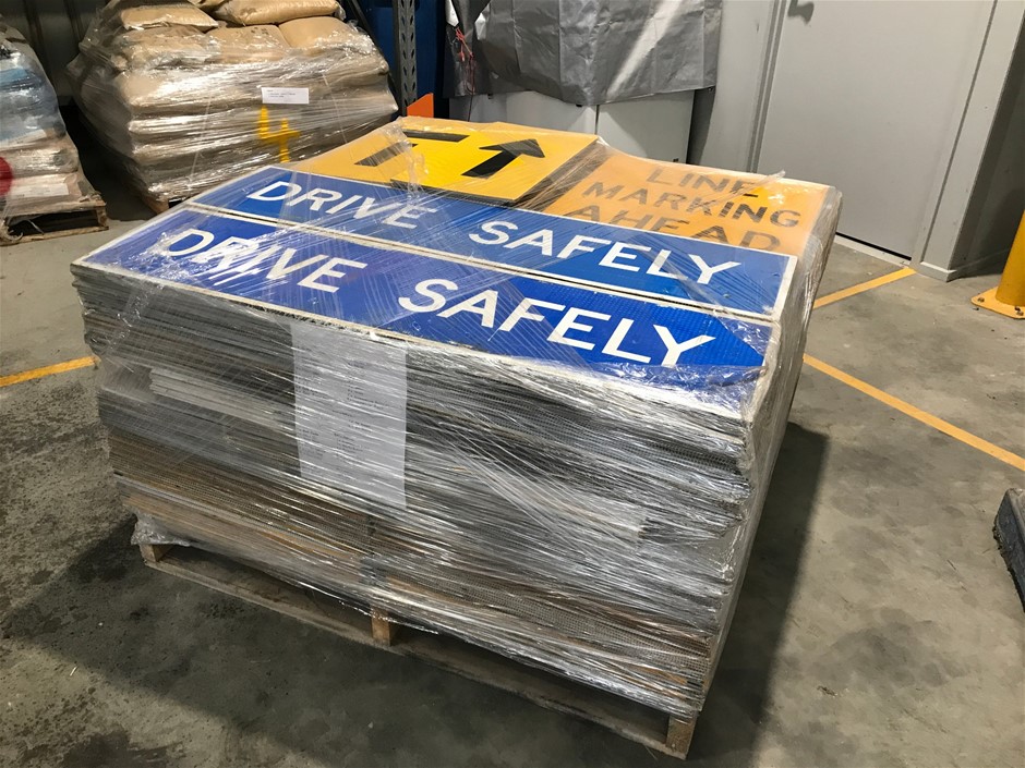 1 x Pallet of Assorted Core Flute Signage Auction (0084-3027029 ...
