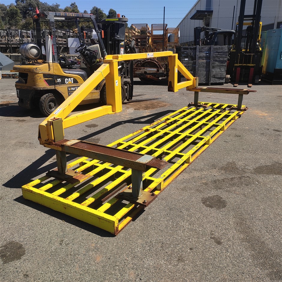 Kaup Forklift Spreader Attached To Steel Pallet Auction (0016-9046360 ...