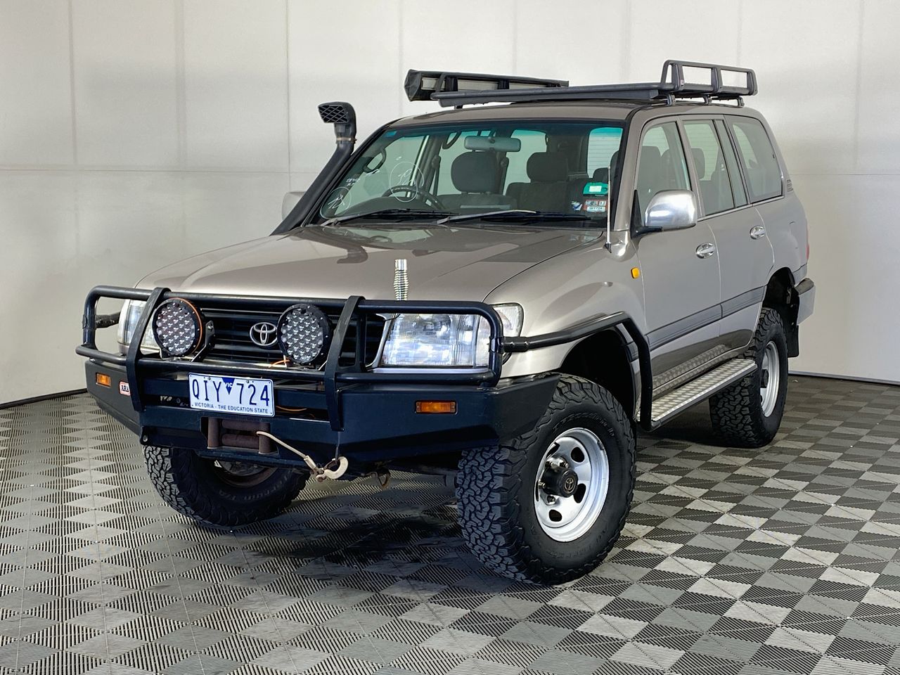 2000 Toyota Landcruiser GXL (4x4) HZJ105R Manual 8 Seats Wagon Auction ...