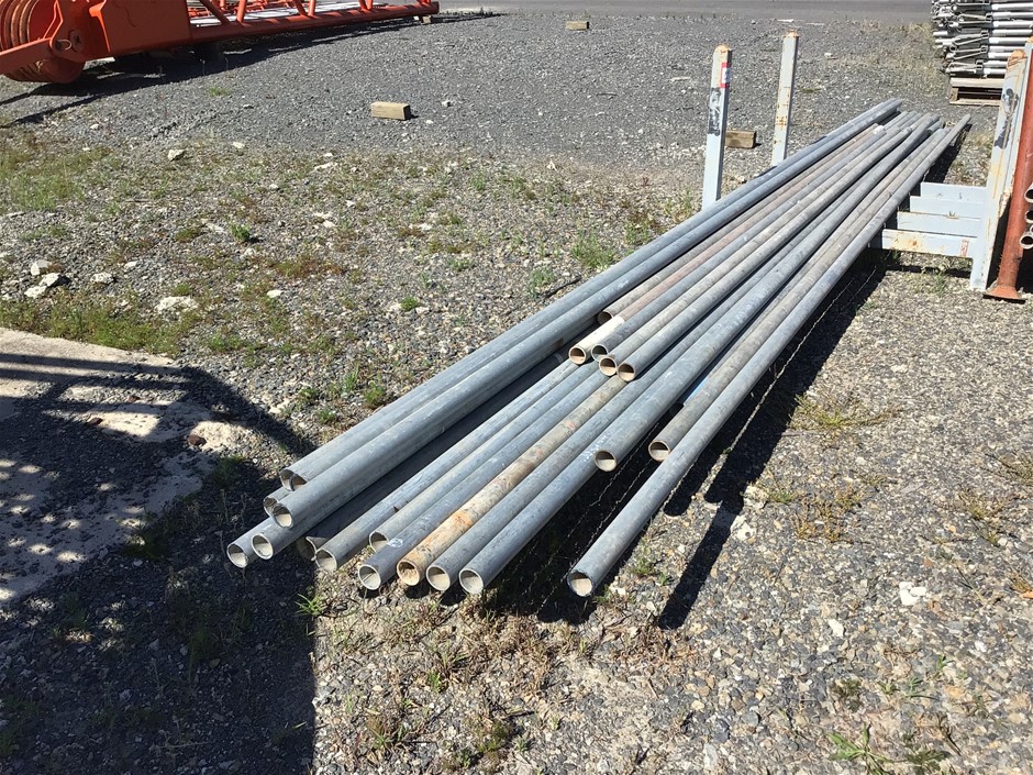 Stillage Qty Galvanised Steel tube Offcuts Auction (00477049804