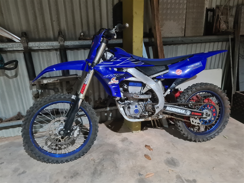 Yamaha YFZ450 manual dirt bike