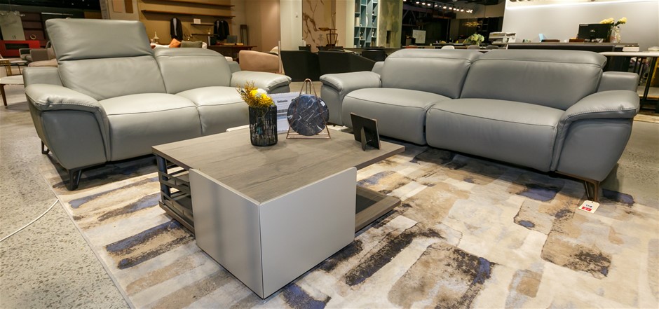 Online Auction Closing "Going, Going, Gone!"