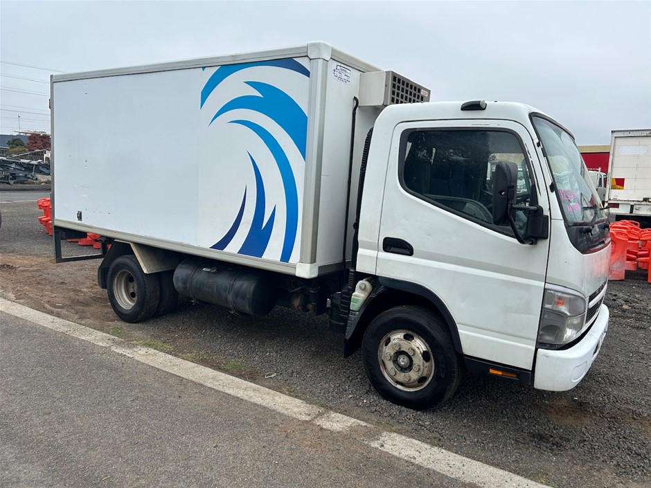 2010 Mitsubishi Canter 4 x 2 Refrigerated Body Truck
