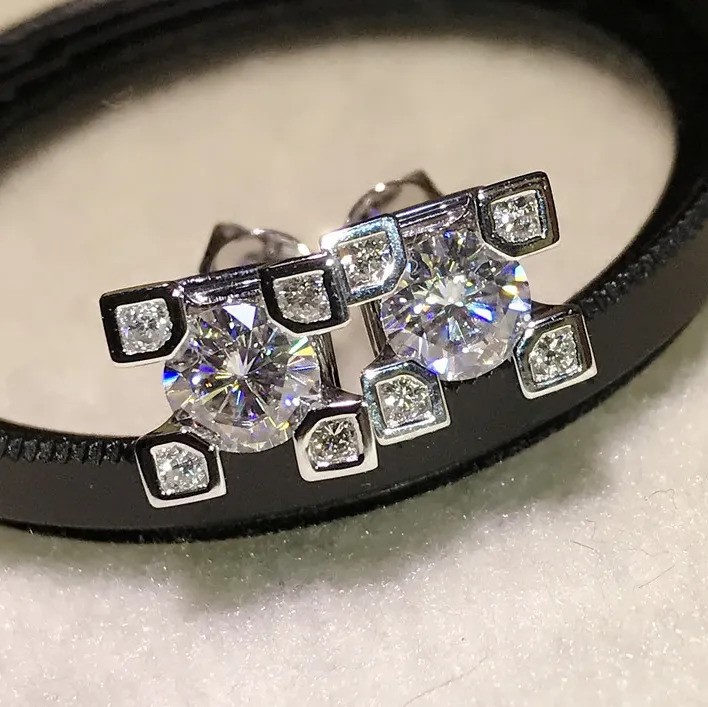 Luxle 0.59 Cttw. Diamond Stud Earrings In 18k Yellow Gold For Sale At - Foto 11