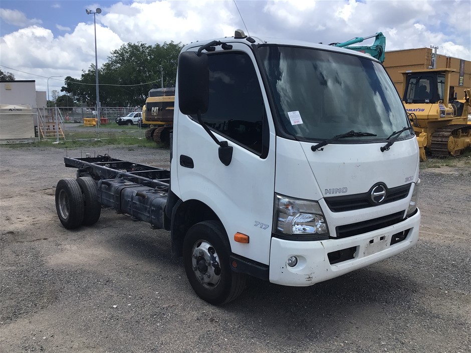 No reserve 2014 Hino 300 4 x 2 Cab Chassis Truck