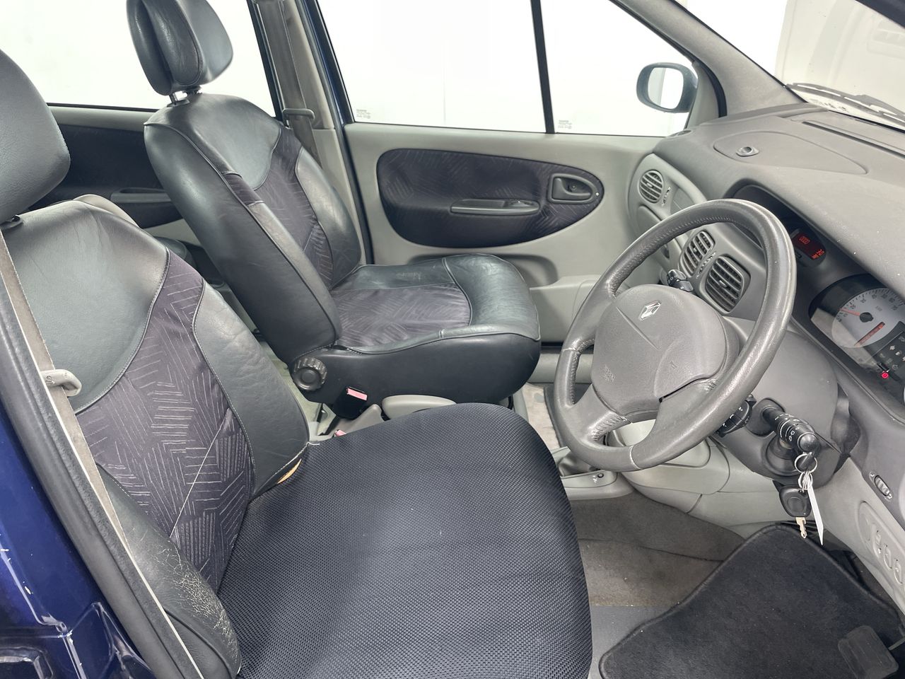 2001 Renault Scenic Dynamique Automatic Wagon Auction (0001-9047033) |  Grays Australia, image size:653x490