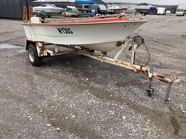 4M FIBERGLASS OPEN RUNABOUT- NO RESERVE