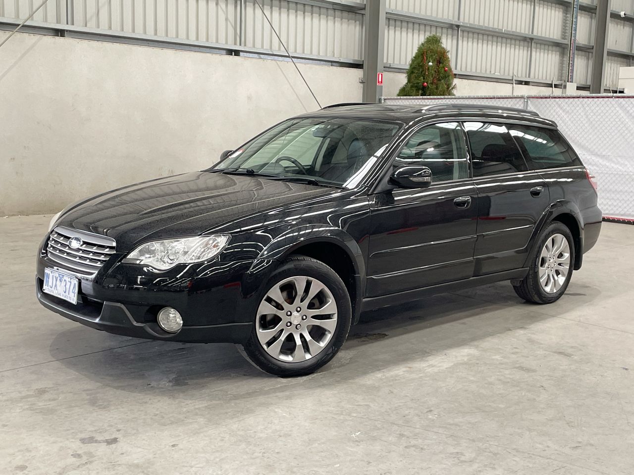 1/18 DNA Collectibles 2007 Subaru Legacy Touring Wagon STI (White) Car  Model - LIVECARMODEL.com, image size:1280x960