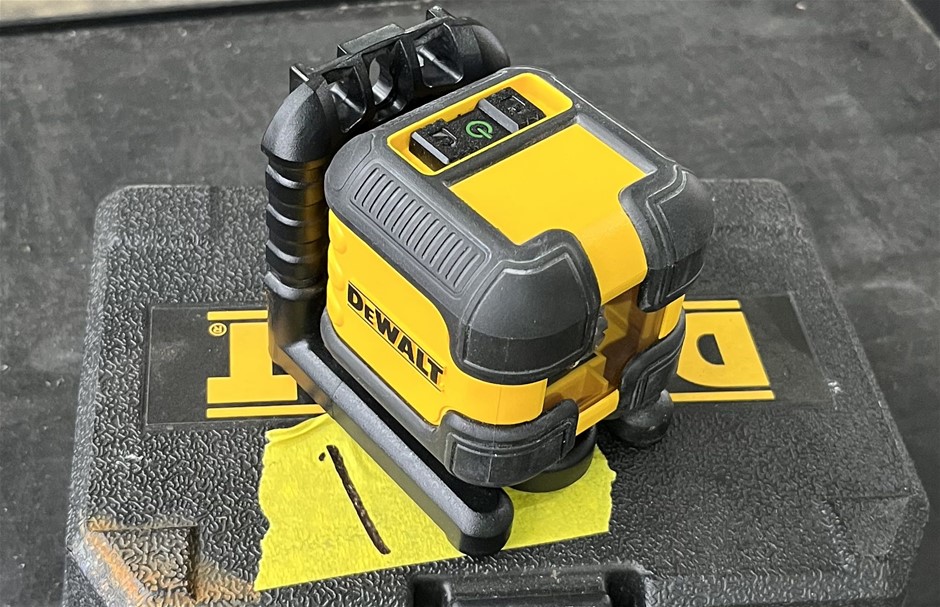 DeWALT DW08802CGXJ Green Cross Line Laser Level Auction (00415055090