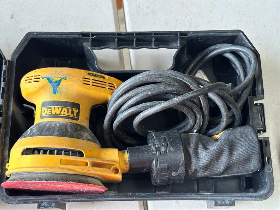 DEWALT Orbital Sander, Model D26453XE includes carry case Auction