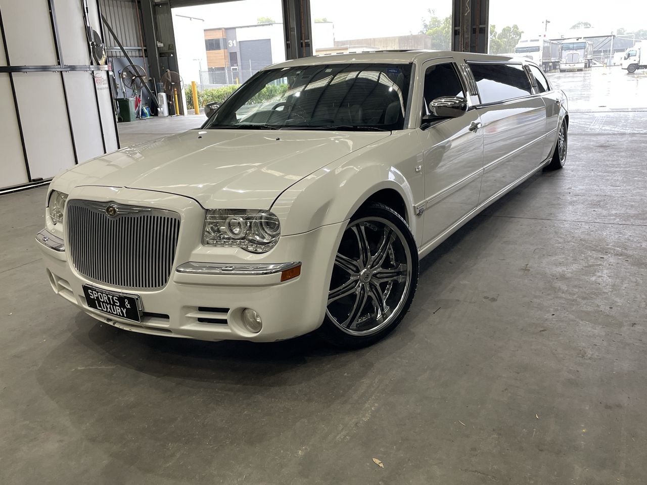 2006 Chrysler 300C LE Stretch Limousine V8 Sedan (10 seats)
