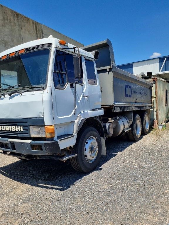 1989 Mitsubishi   6 x 4 Tipper Truck