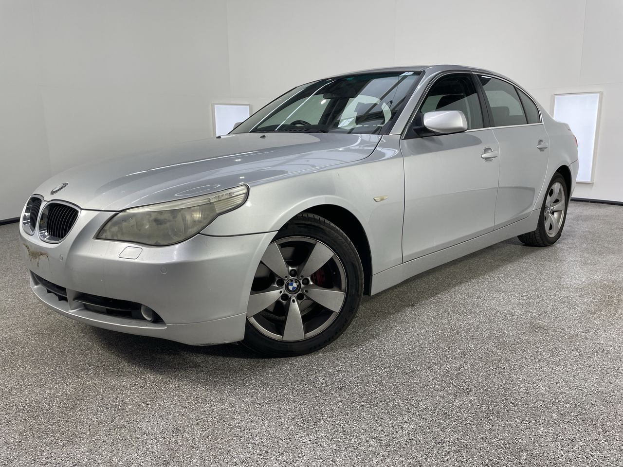 BMW 530i E60 Automatic Sedan