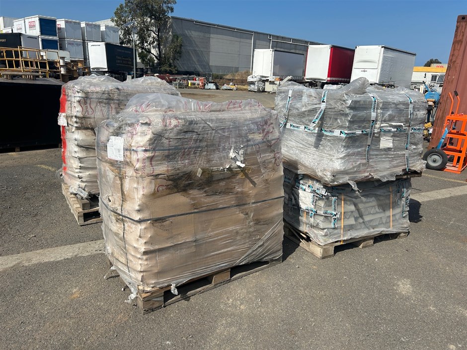 2 x Pallets of Assorted Triangular Concave 2 Wire Spacers Auction (0063 ...