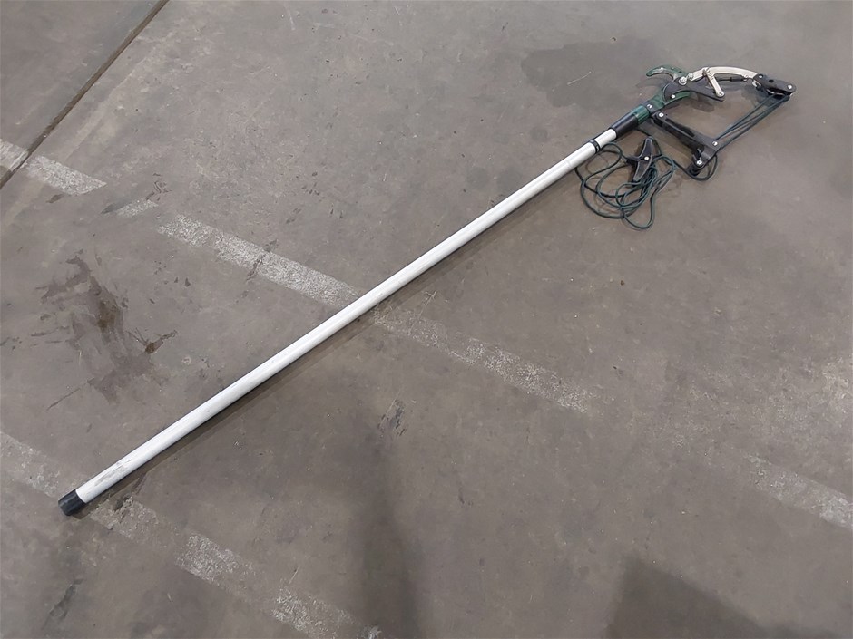 2x Manual Extendable Tree Pruners Auction (00188018606) Grays Australia