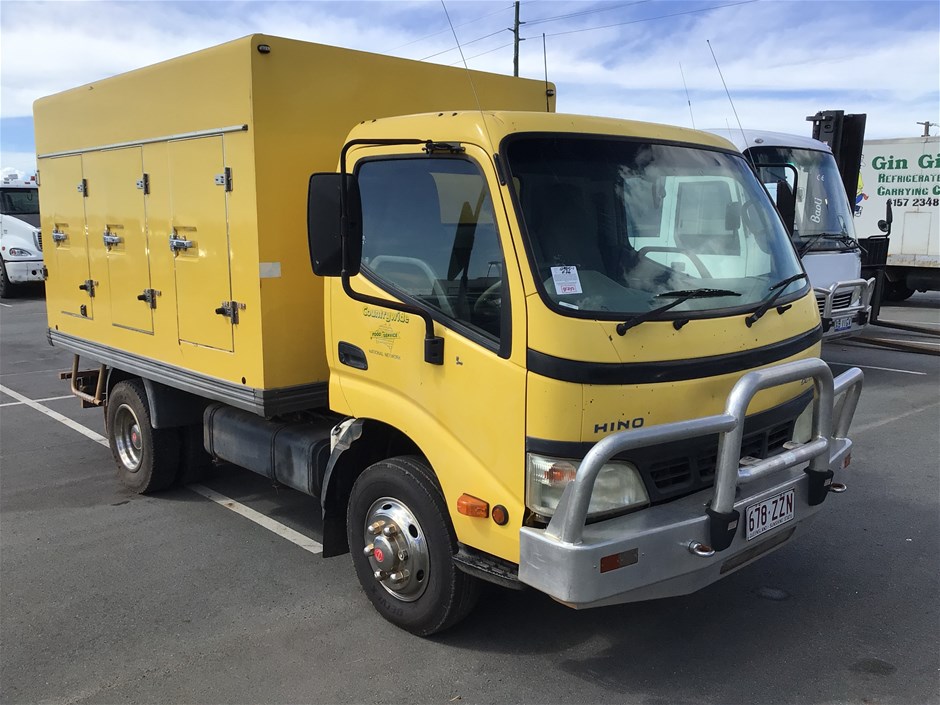 2006 HINO Dutro 4 x 2 Refrigerated Body Truck