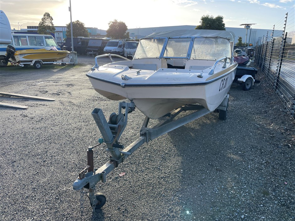 GLASTRON V156 - NO RESERVE